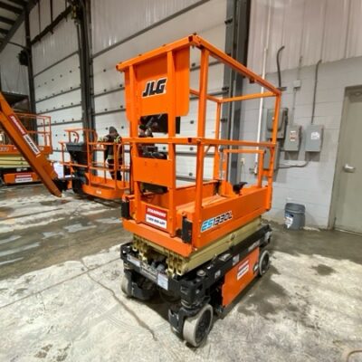 *2020 JLG ES1330L*