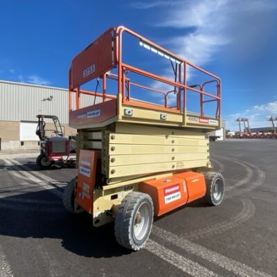 *2017 JLG RT4069*