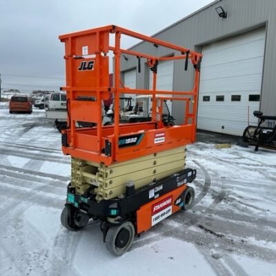 *2024 JLG ES1932*